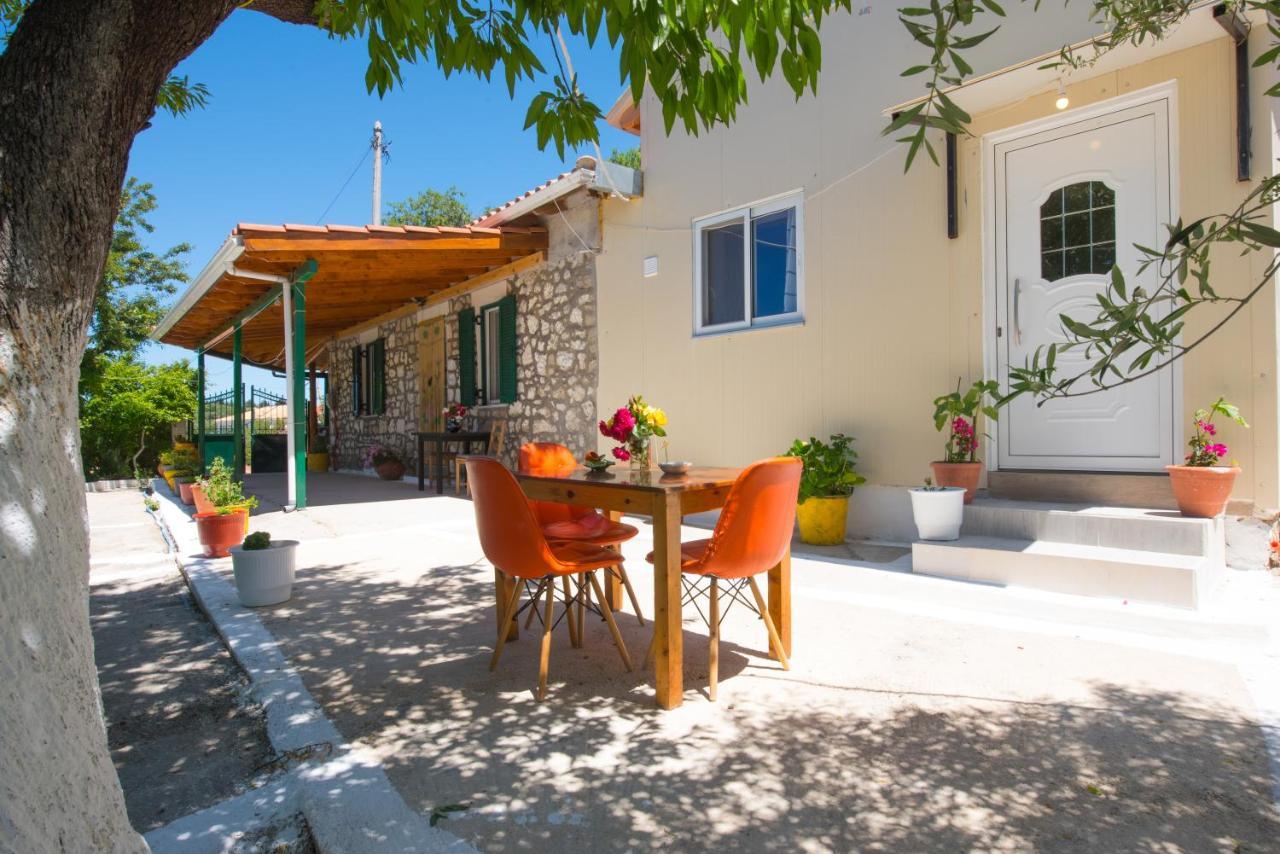 Traditional Houses In The Village Lazarata Bagian luar foto